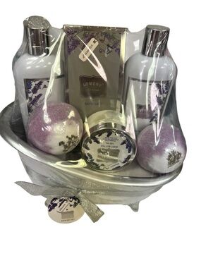 Lovery Lavender 9 piece Bath & Body Gift Set - Purple and White